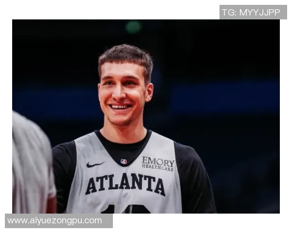 老鹰主教练推特发声与球员友好互动,引发粉丝担忧球队未来 老鹰主教练推特发声与球员友好互动,引发粉丝担忧球队未来